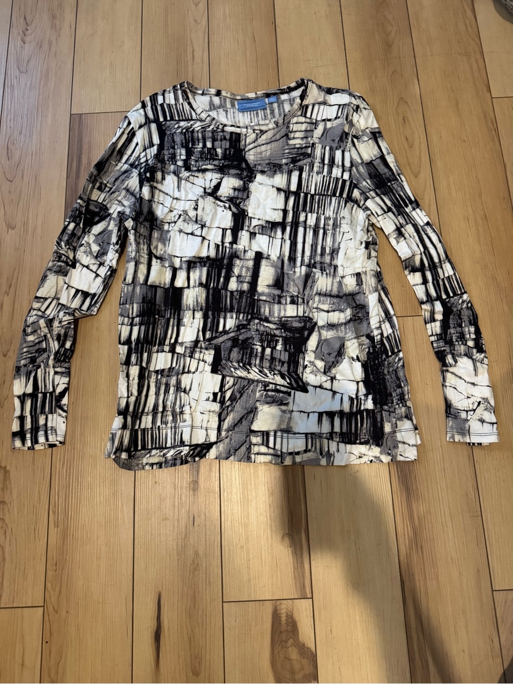 Simply Vera Vera Wang Black & White Abstract Long Sleeve Tee